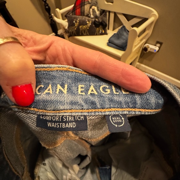 American Eagle Outfitters Comfort Stretch waistband Distressed Boyfriend Jeans! - Picture 5 of 7